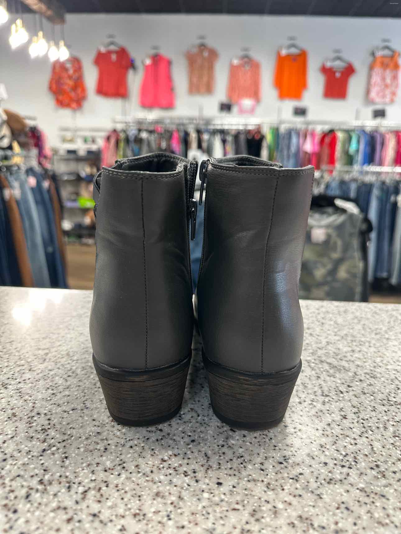 JC Size 8 Dark Gray Boots