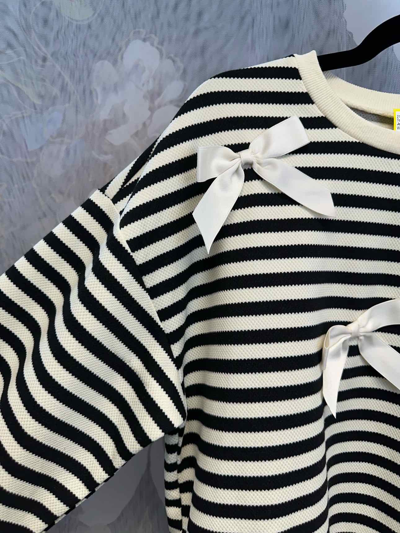 Jodifl Size Large White/Black Top