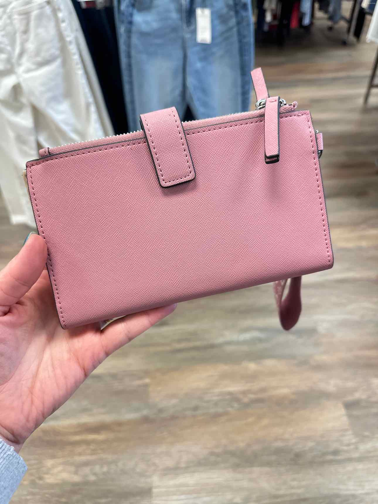 Guess Size Medium Blush Wristlet