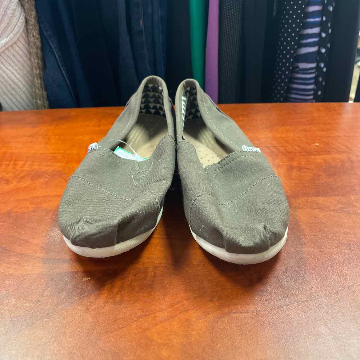 TOMS Size 7 Gray Shoes