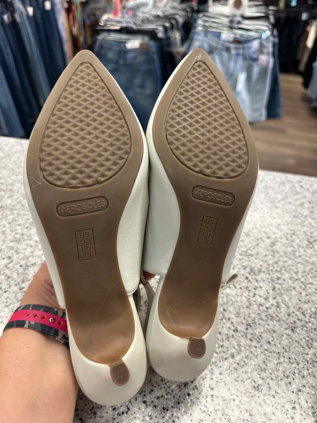 Aerosoles Size 9.5 Off White Leather kitten heel pointed toe Bow Sandals NEW