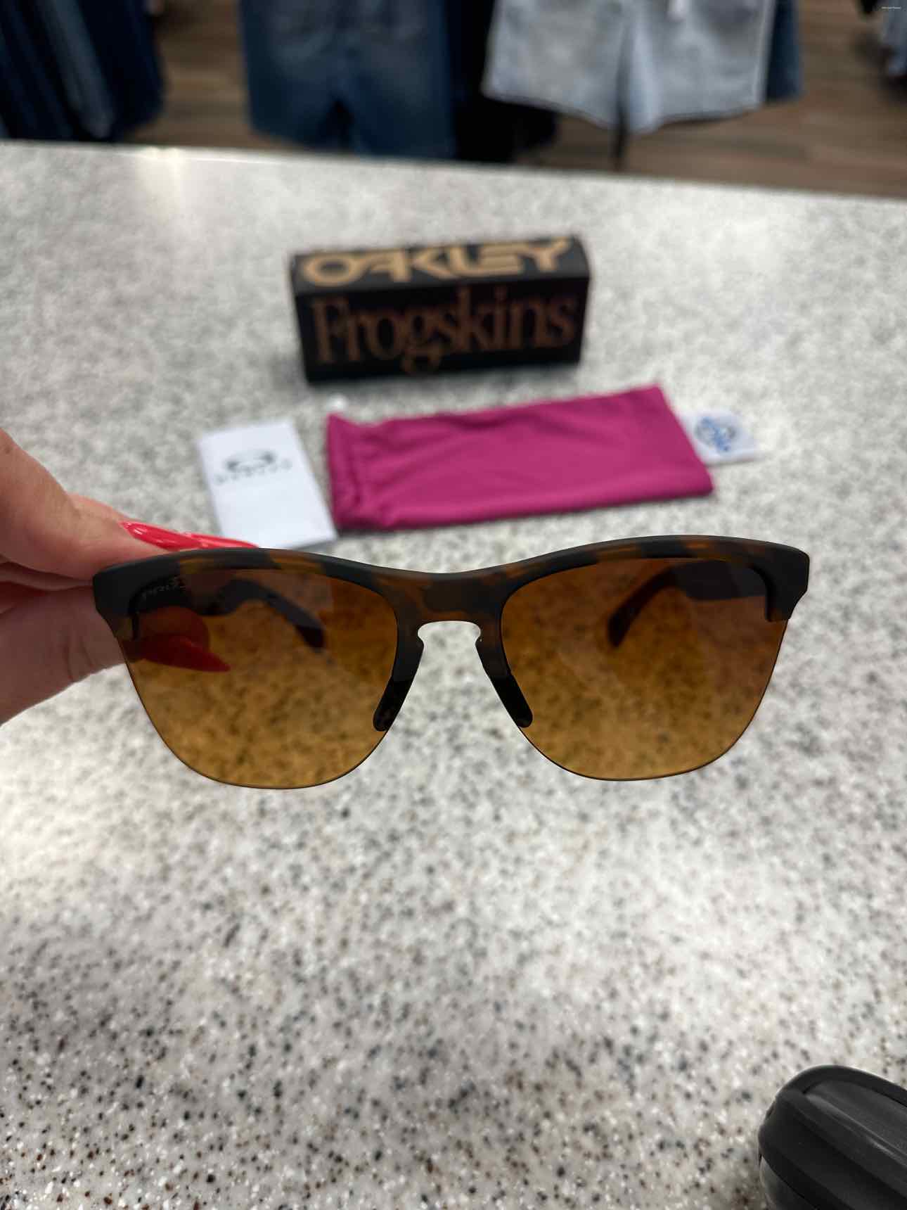 Oakley Size Brown Tortose Cat Eye Sunglasses NEW NIB