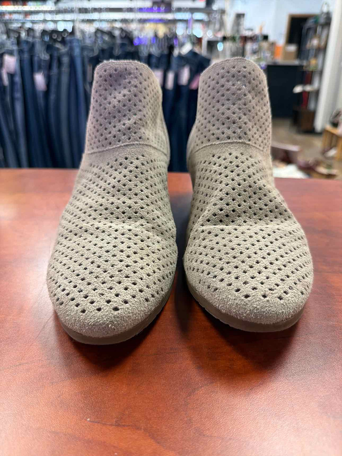 Kenneth Cole Reaction Taupe Suede Perforated Ankle Booties Size 10