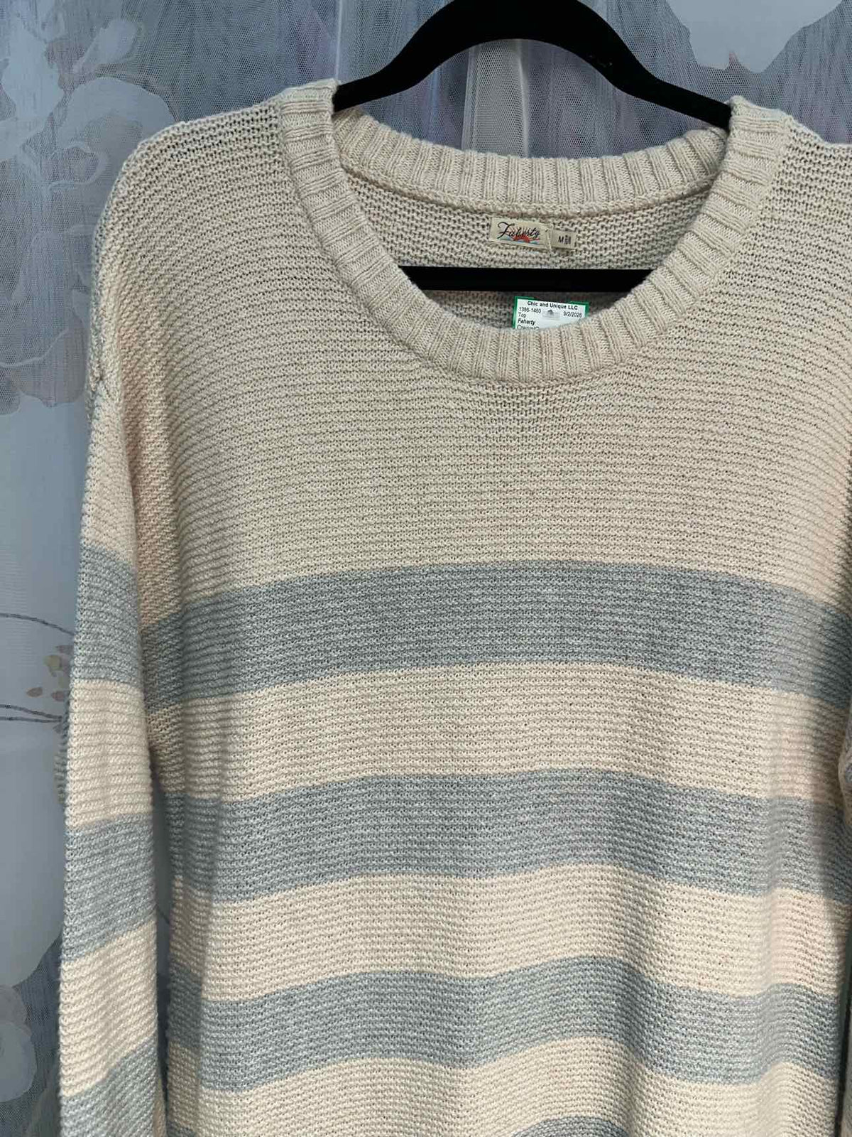 Faherty Striped Heavy Weight Long Sleeve Size Medium Cream/Grey Sweater