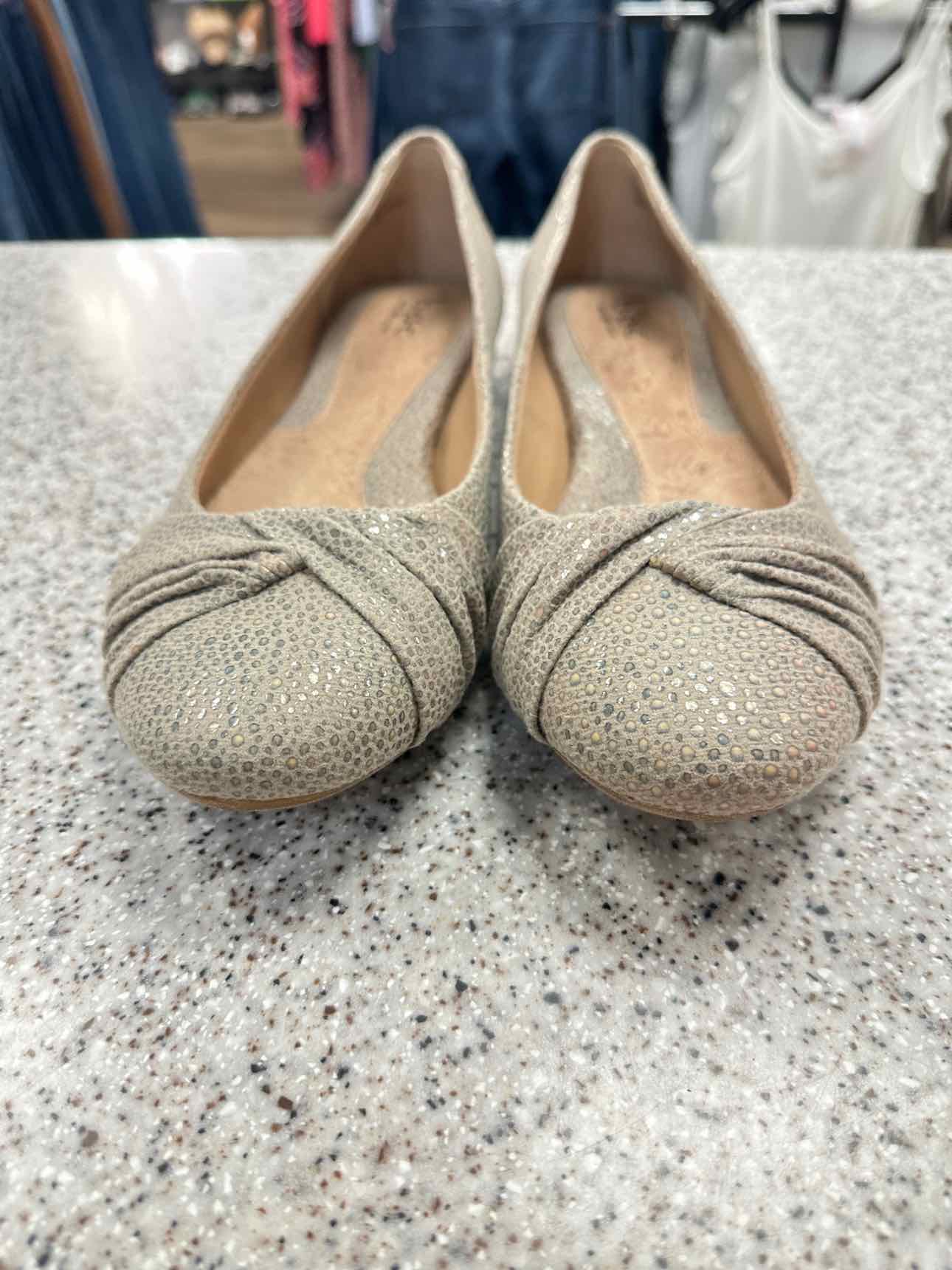 BOC Size 9 1/2 Taupe Shoes