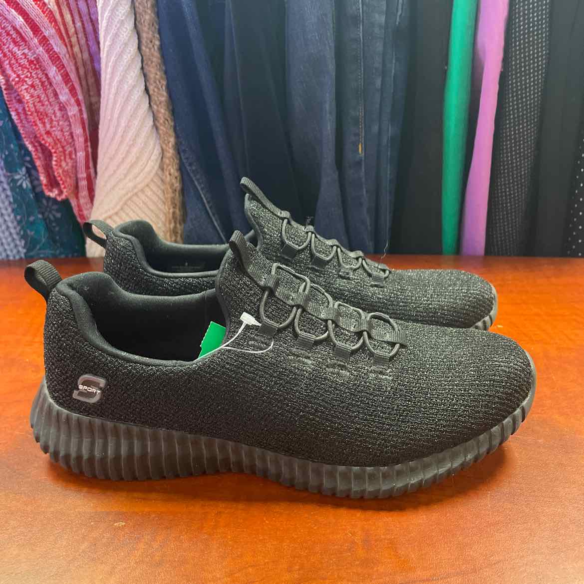 Skechers Size 8 Black Sneakers
