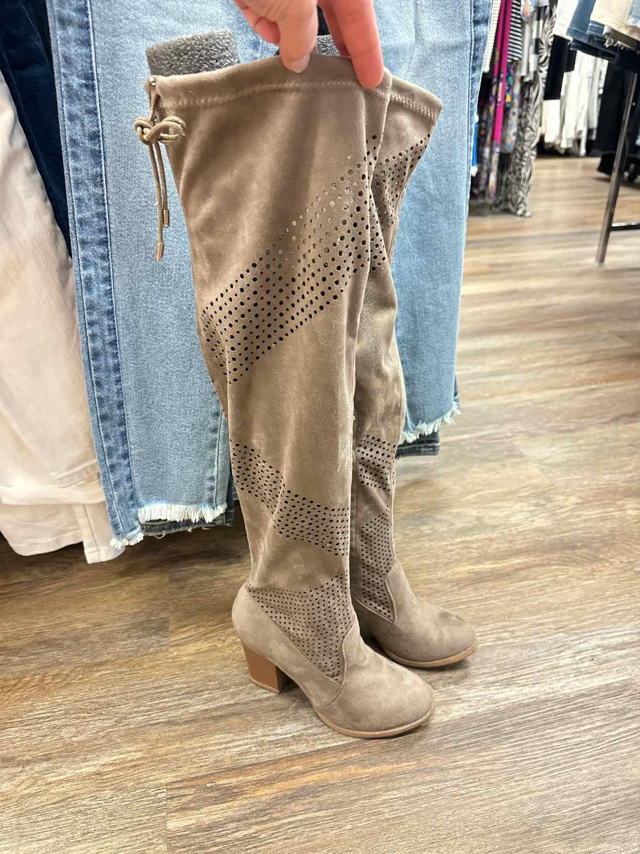 Venus Size 9 Taupe Boots