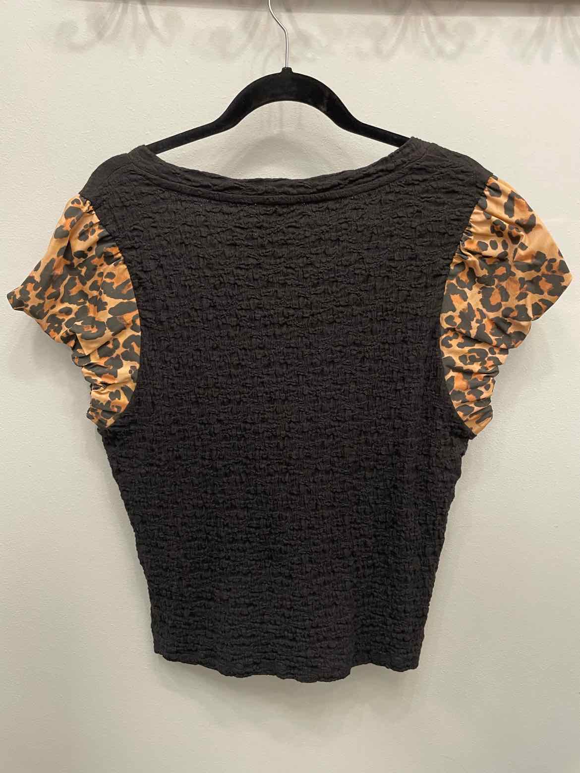 DKNY Size XL Black Top