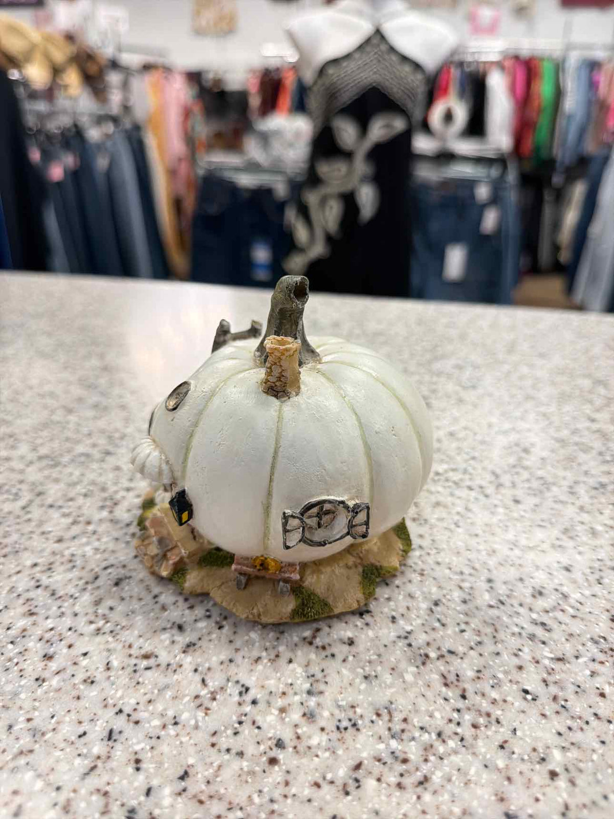 Top Collection Resin Miniature White Pumpkin Fairy House Statue Home Decor