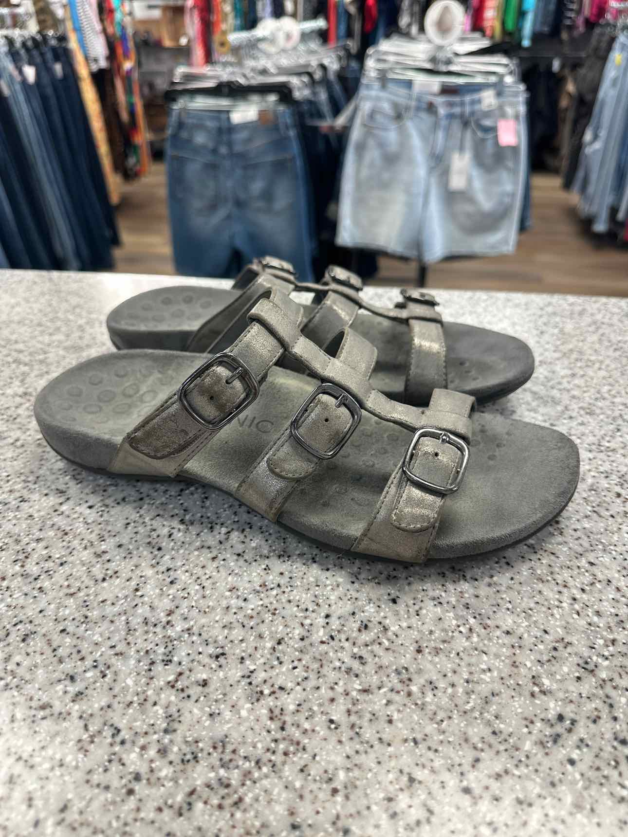 Vionic Size 10 Gray Misa Patent Leather Buckle with Velcro Straps Sandals