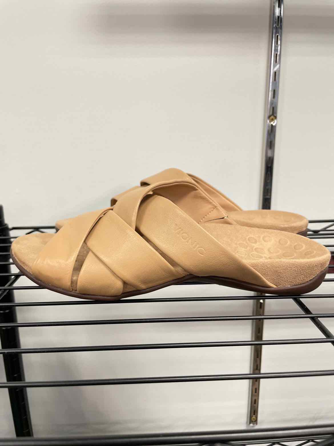Vionic Size 10 Tan Shoes