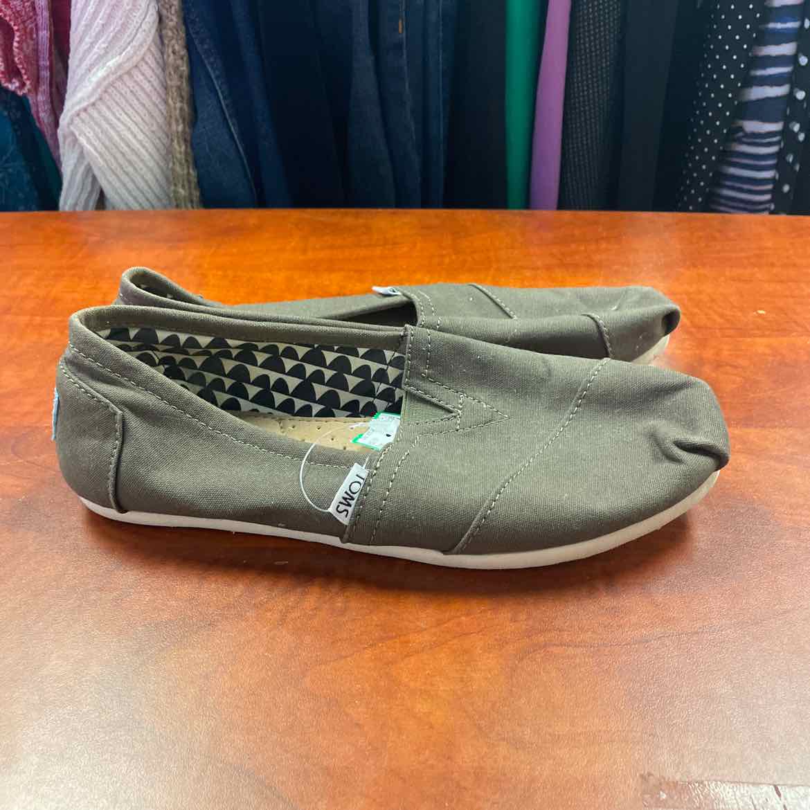 TOMS Size 7 Gray Shoes