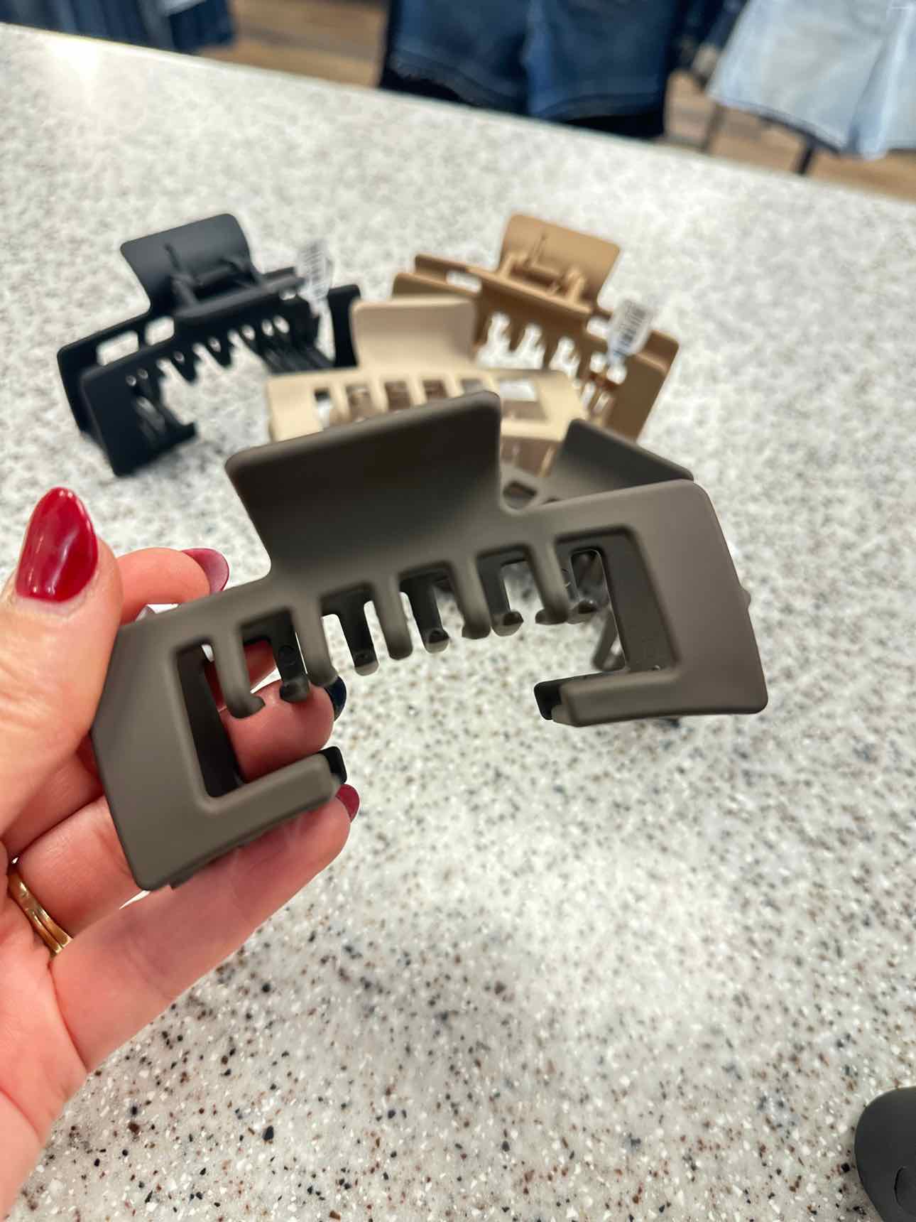 Notched Out 4" Hair Claw Clip