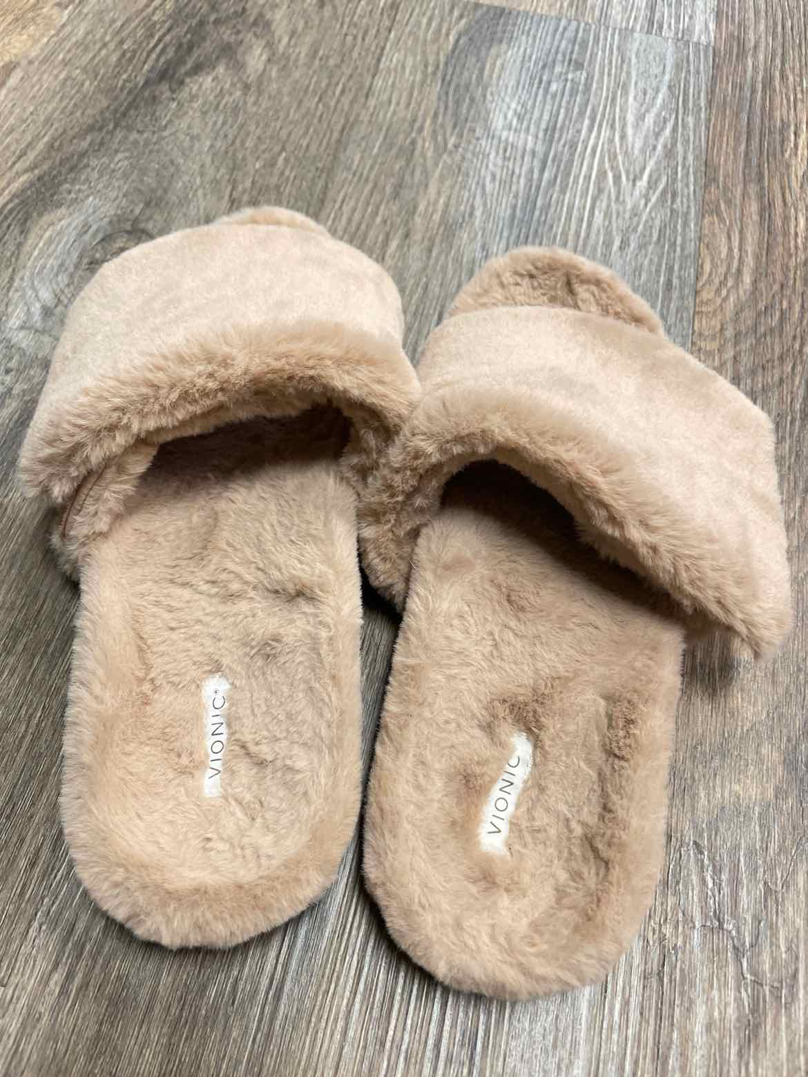 Vionic Size 10 Tan Shoes