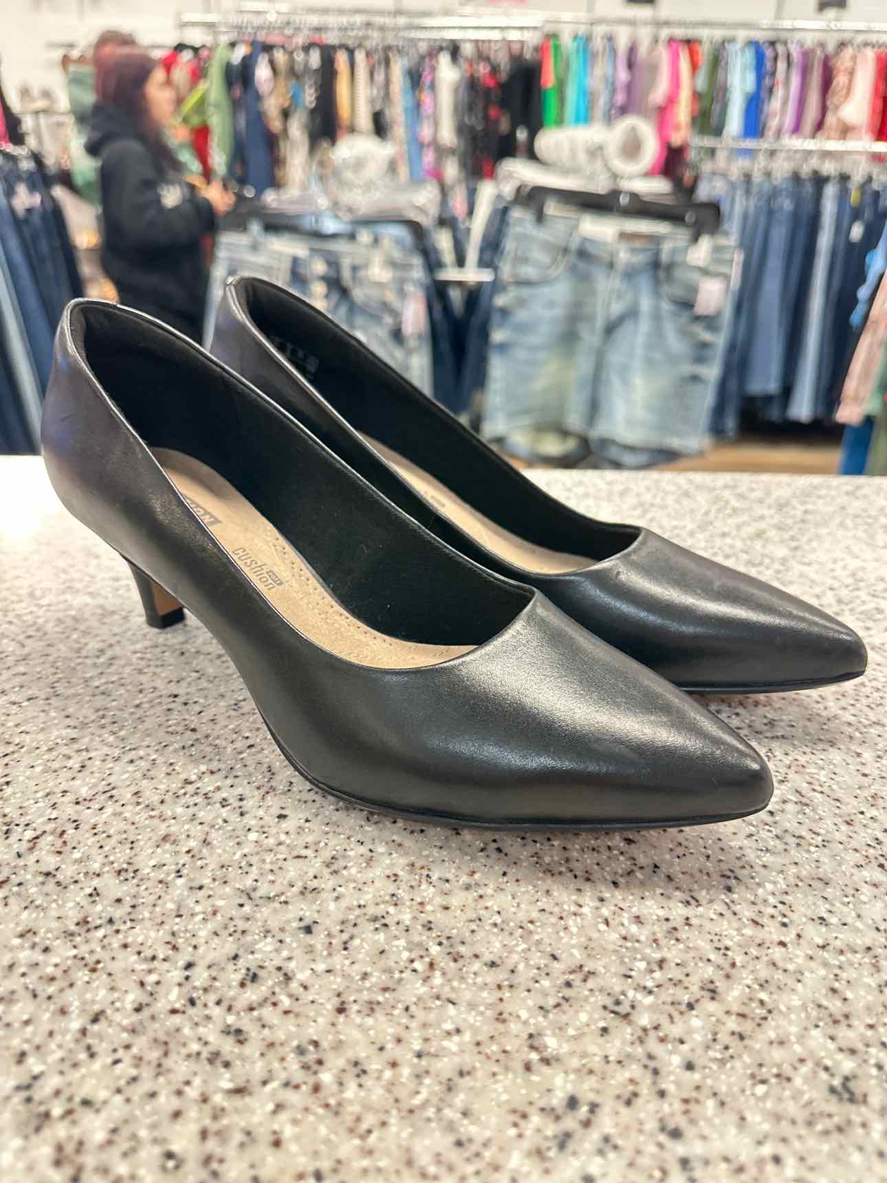 Collection by Clarks Size 8 Black Shoes