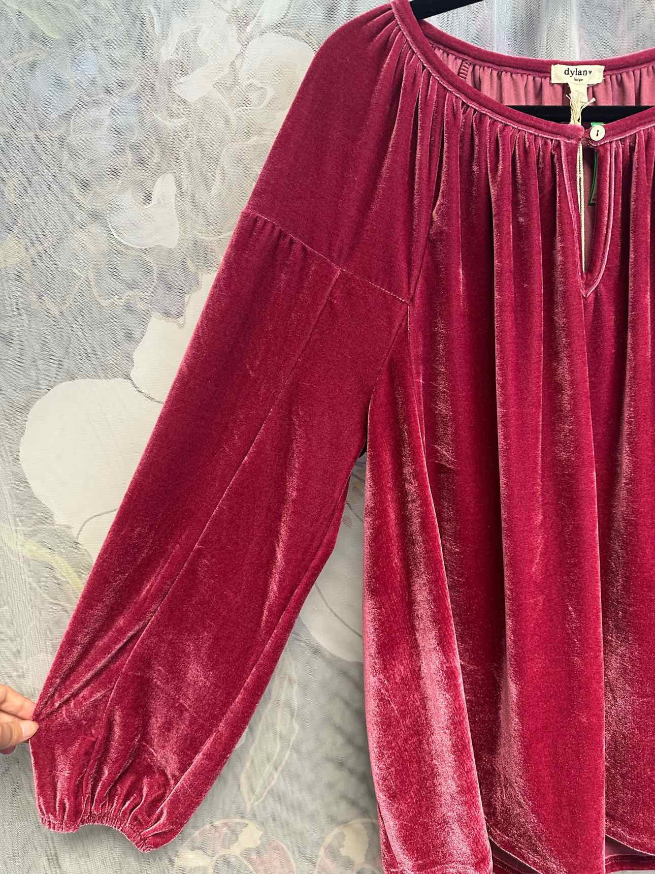 dylan NEW NWT Velour Keyhole Long Sleeve Size Large Fuchsia Top