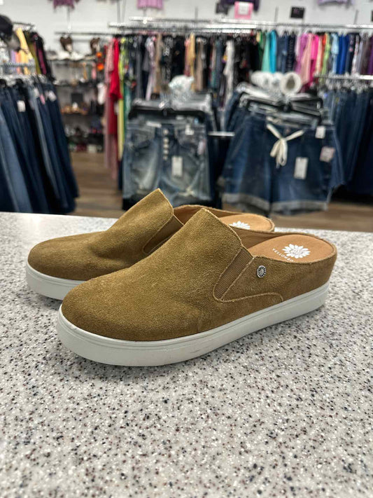 Yellow Box Size 9 Brown Shoes
