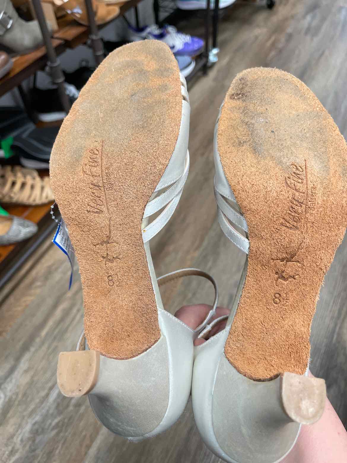 Very Fine Size 8.5 White Shoes