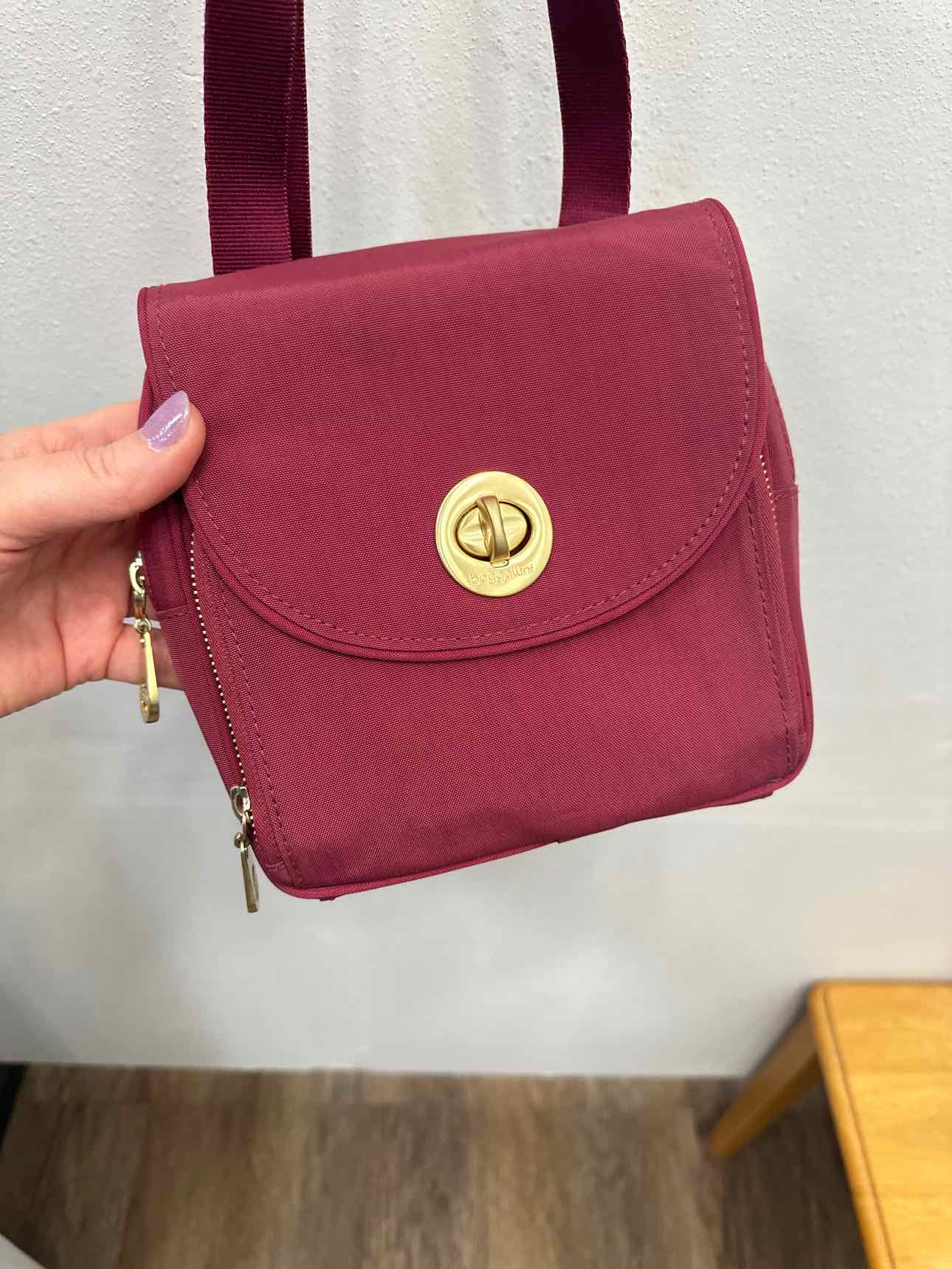 Baggallini Size Small maroon Handbags