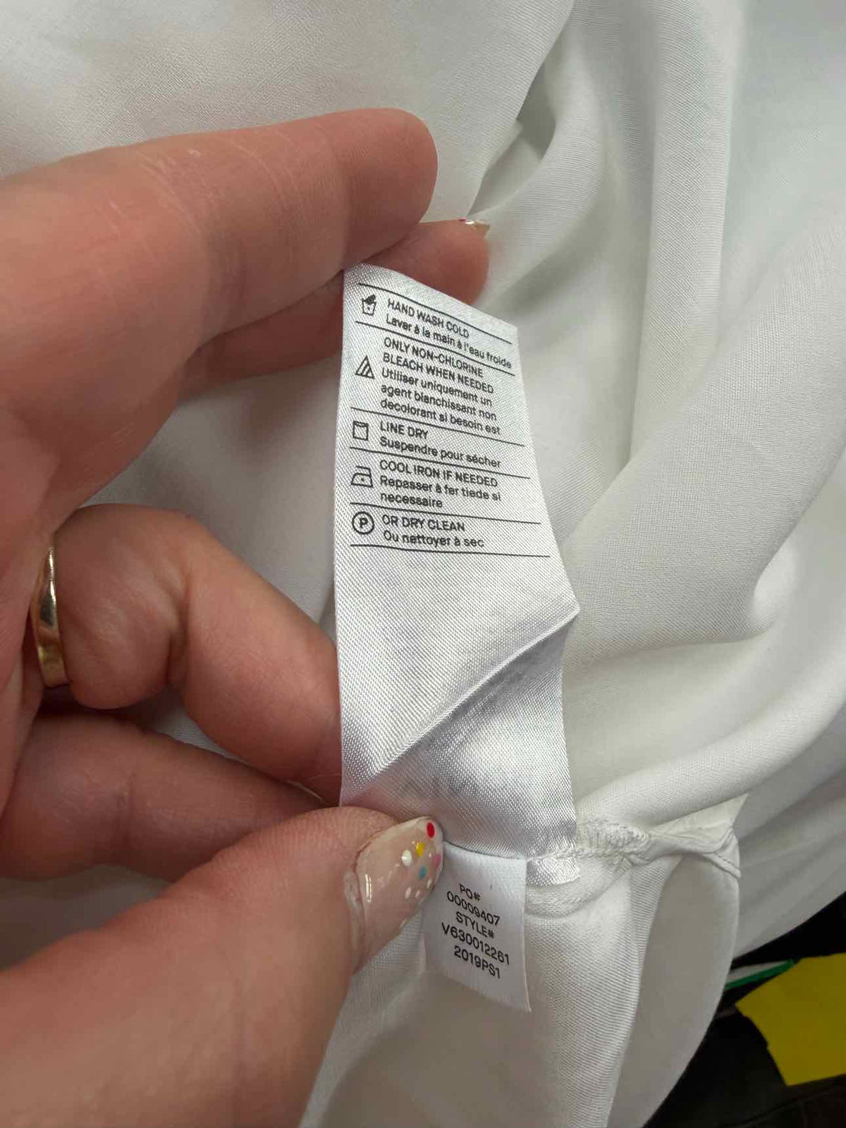 Vince Size Medium Peter Pan classic button down long sleeve Blouse White Top