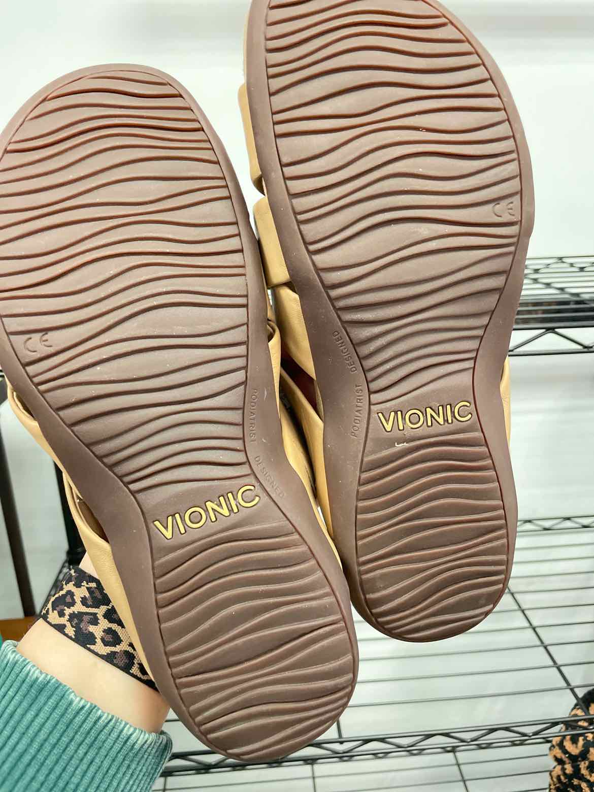 Vionic Size 10 Tan Shoes