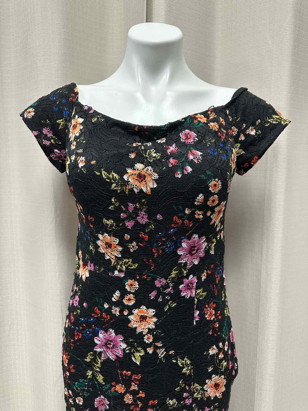 Guess Floral Lace Overlay Short/Off Shoulder Sleeve Mermaid 6 Black/Multi Dress
