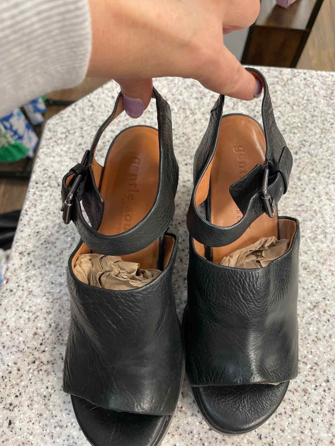 Gentle Souls by Kenneth Cole Size 8 Black sandal