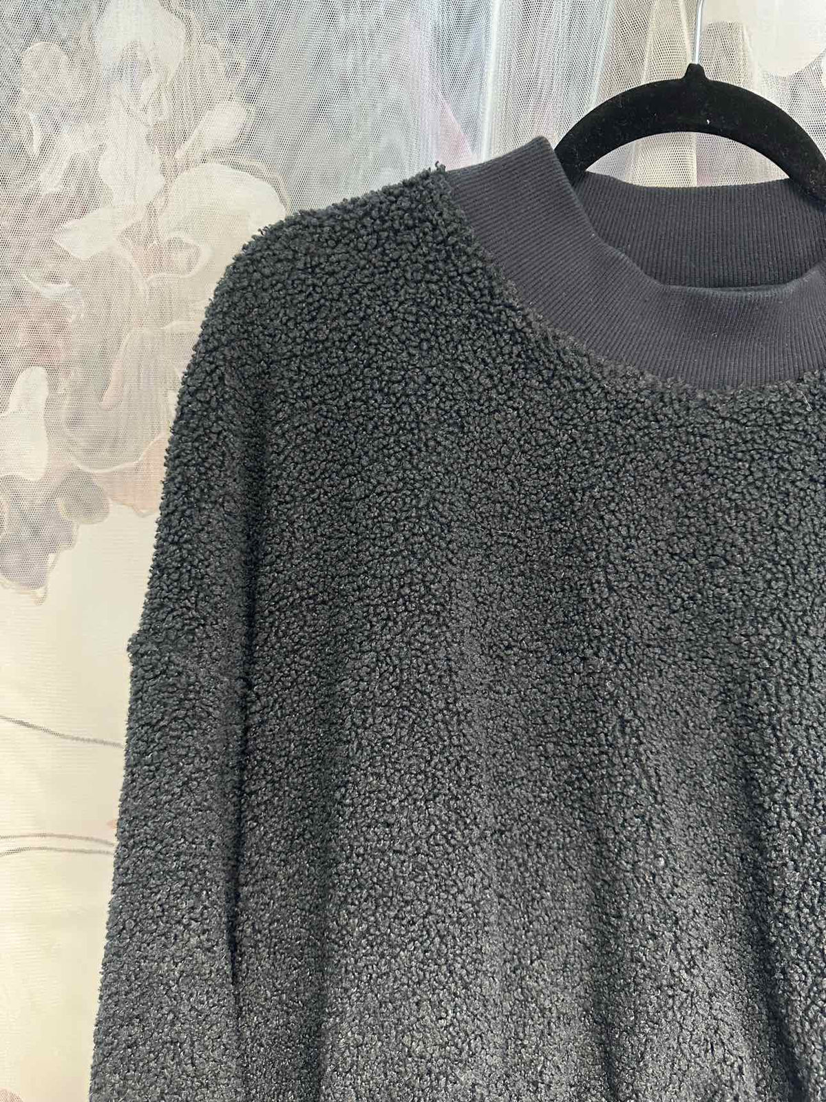 Fabletics Fuzzy Cropped Long Sleeve Crewneck Size XL Black Top
