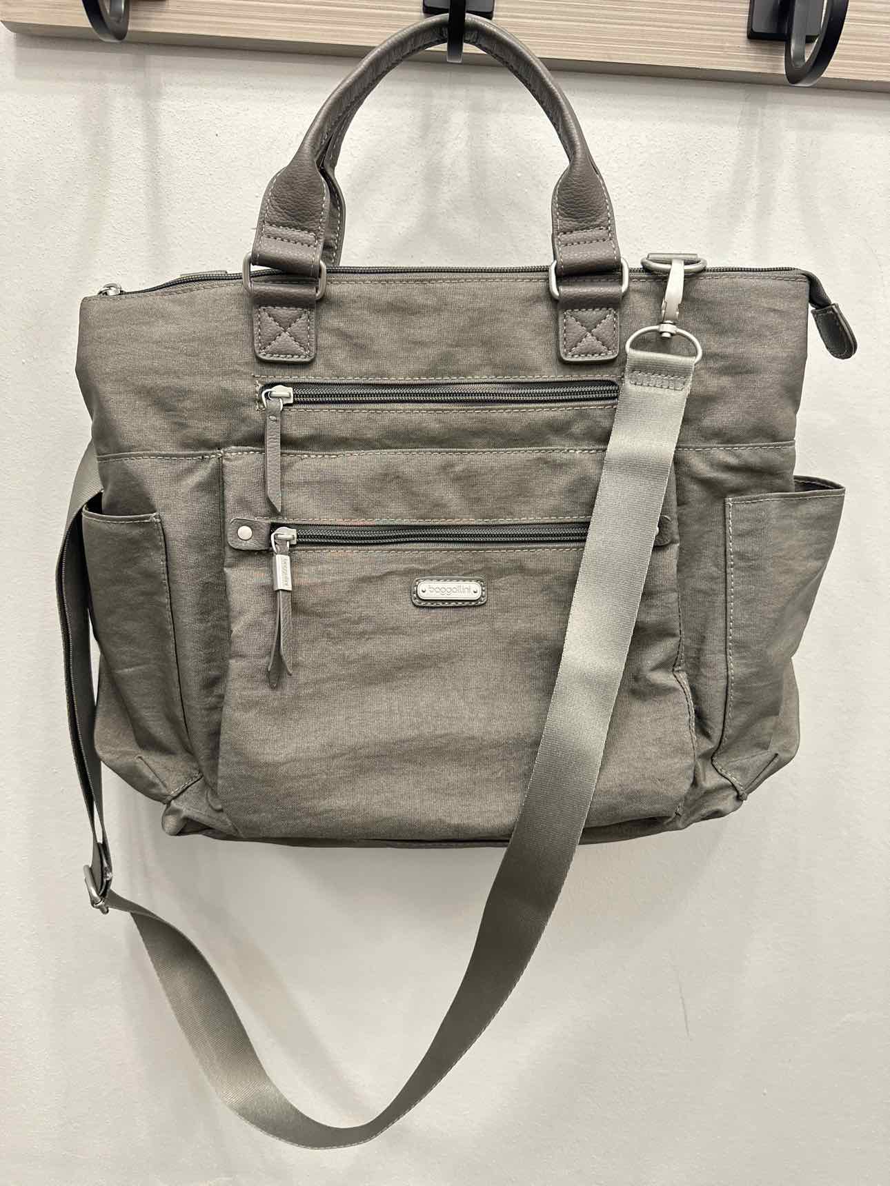 Baggallini Size Large Gray Handbags