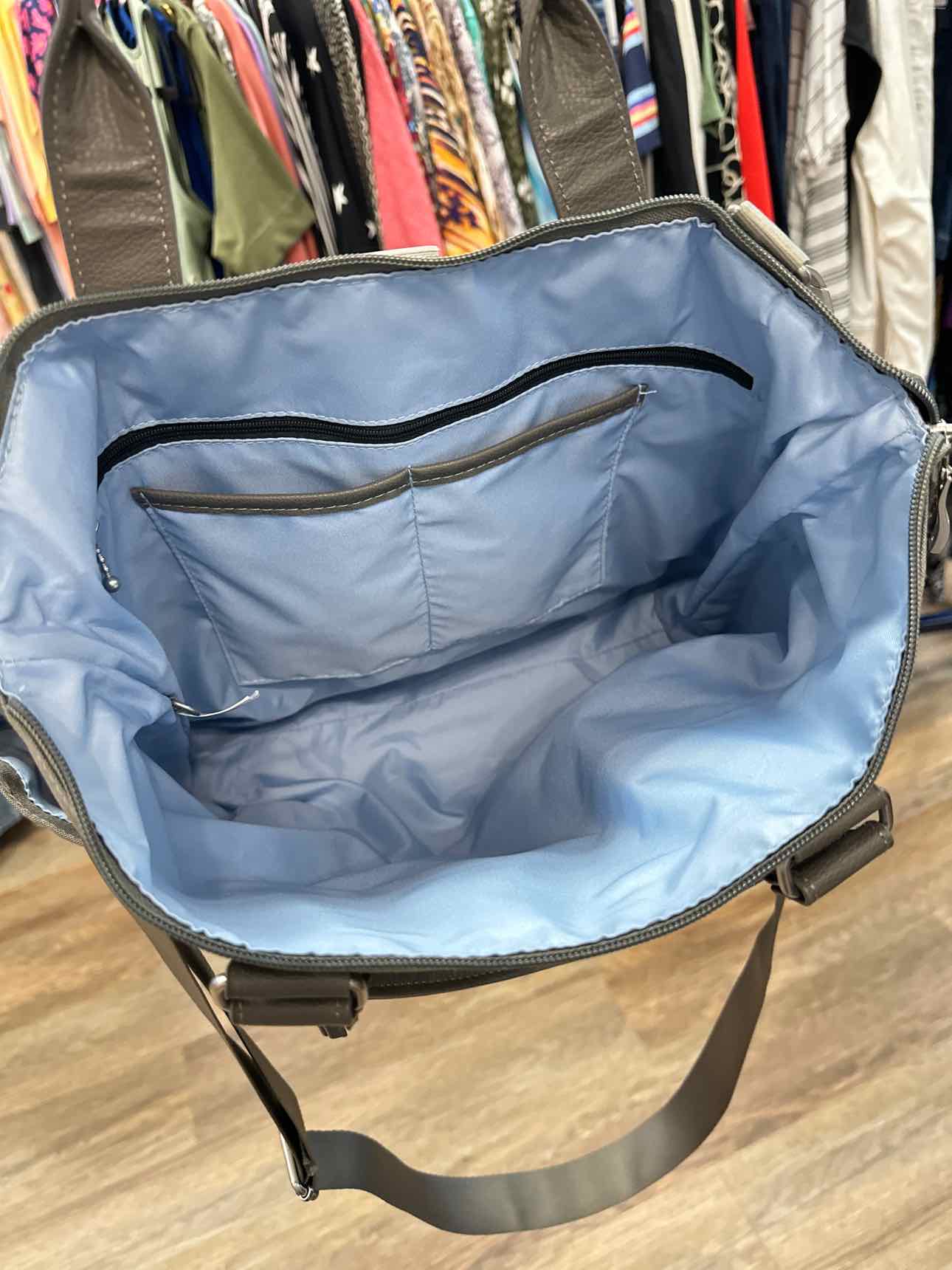 Baggallini Size Large Gray Handbags