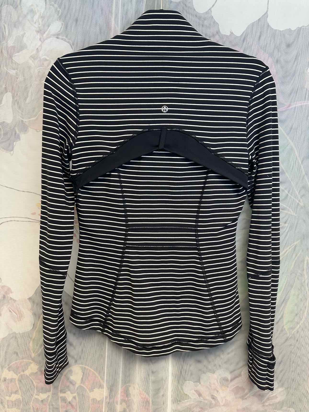 Lululemon Define Striped Zip Up Size 6 Black/white Lightweight Jacket Top