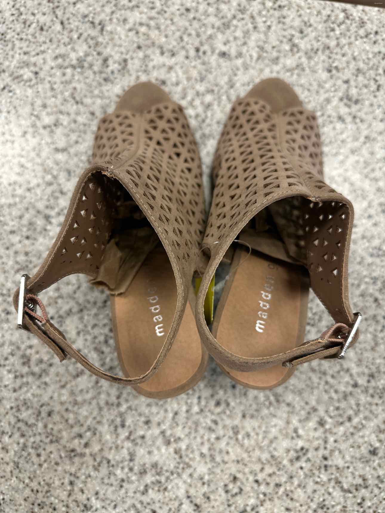 MaddenGirl Size 8 Beckie-C Faux Suede Lazercut Tan Sandals Shoes