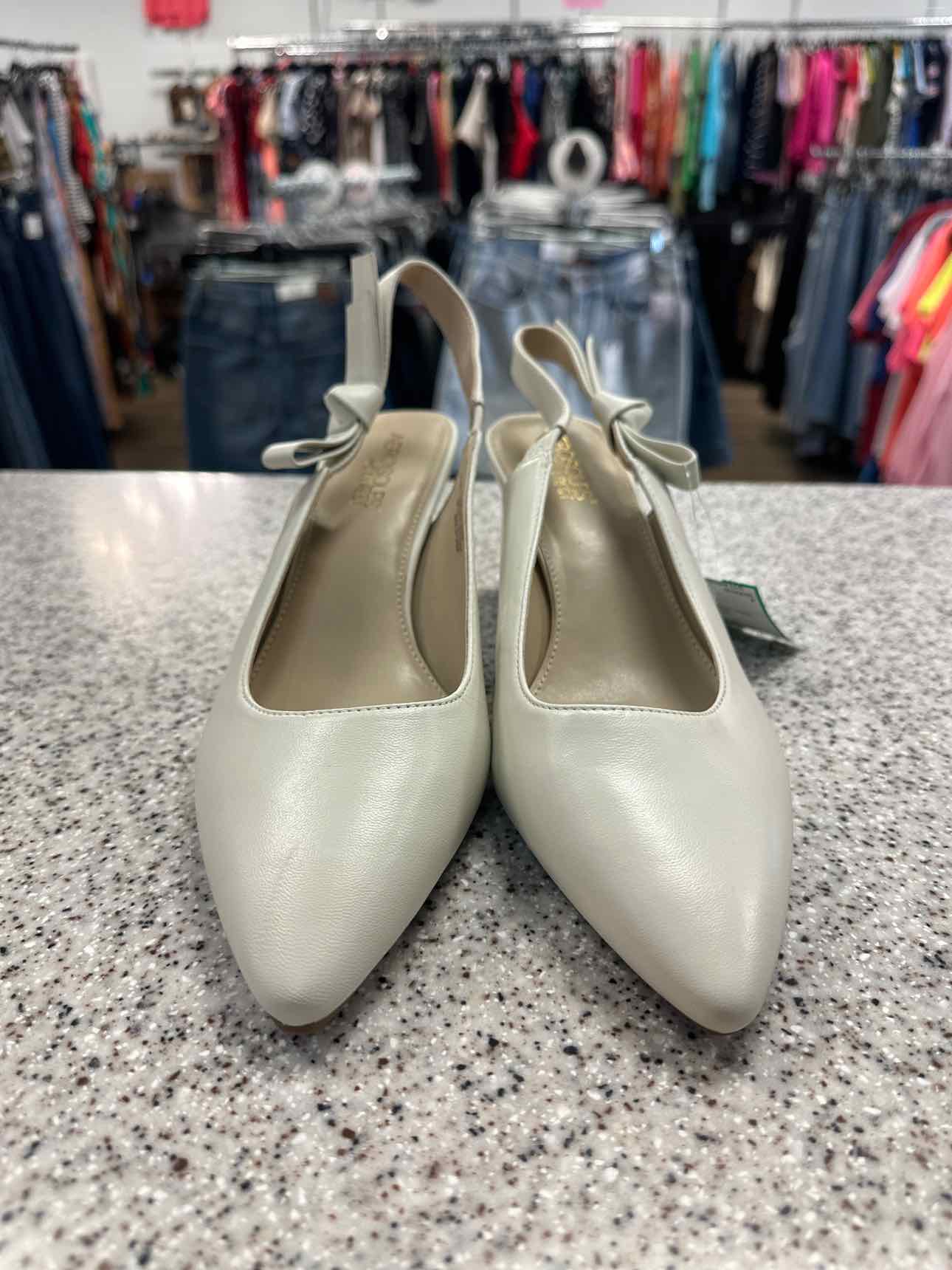 Aerosoles Size 9.5 Off White Leather kitten heel pointed toe Bow Sandals NEW