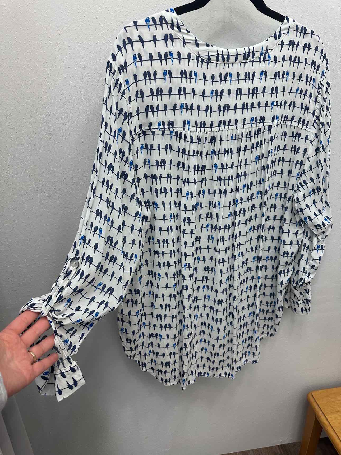 Jane and Delancey Size 1X Birds on a Wire White and Blue Tunic Blouse Top
