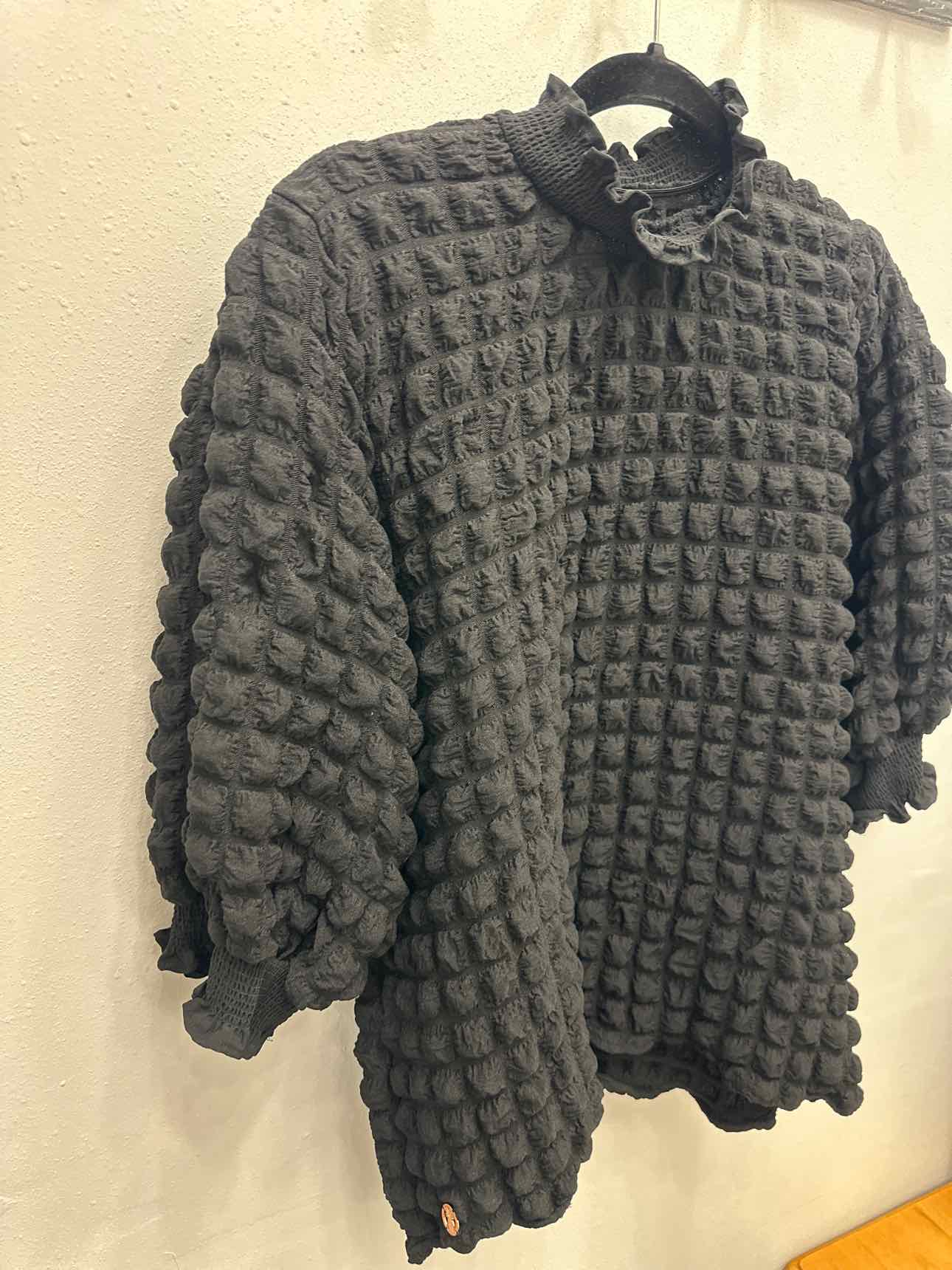 Simply Southern Size XL Black Top