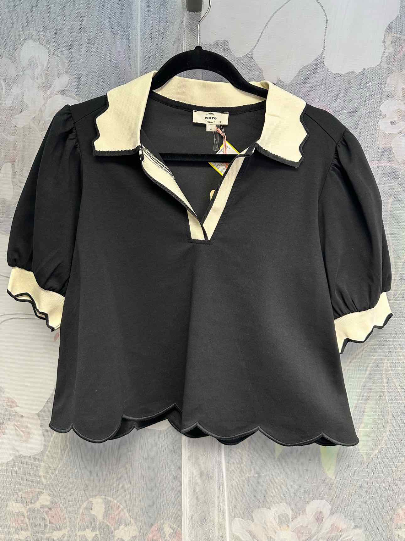 entro NEW NWT Cropped Puffy Short Sleeve Scalloped Blouse Size Large Black Top