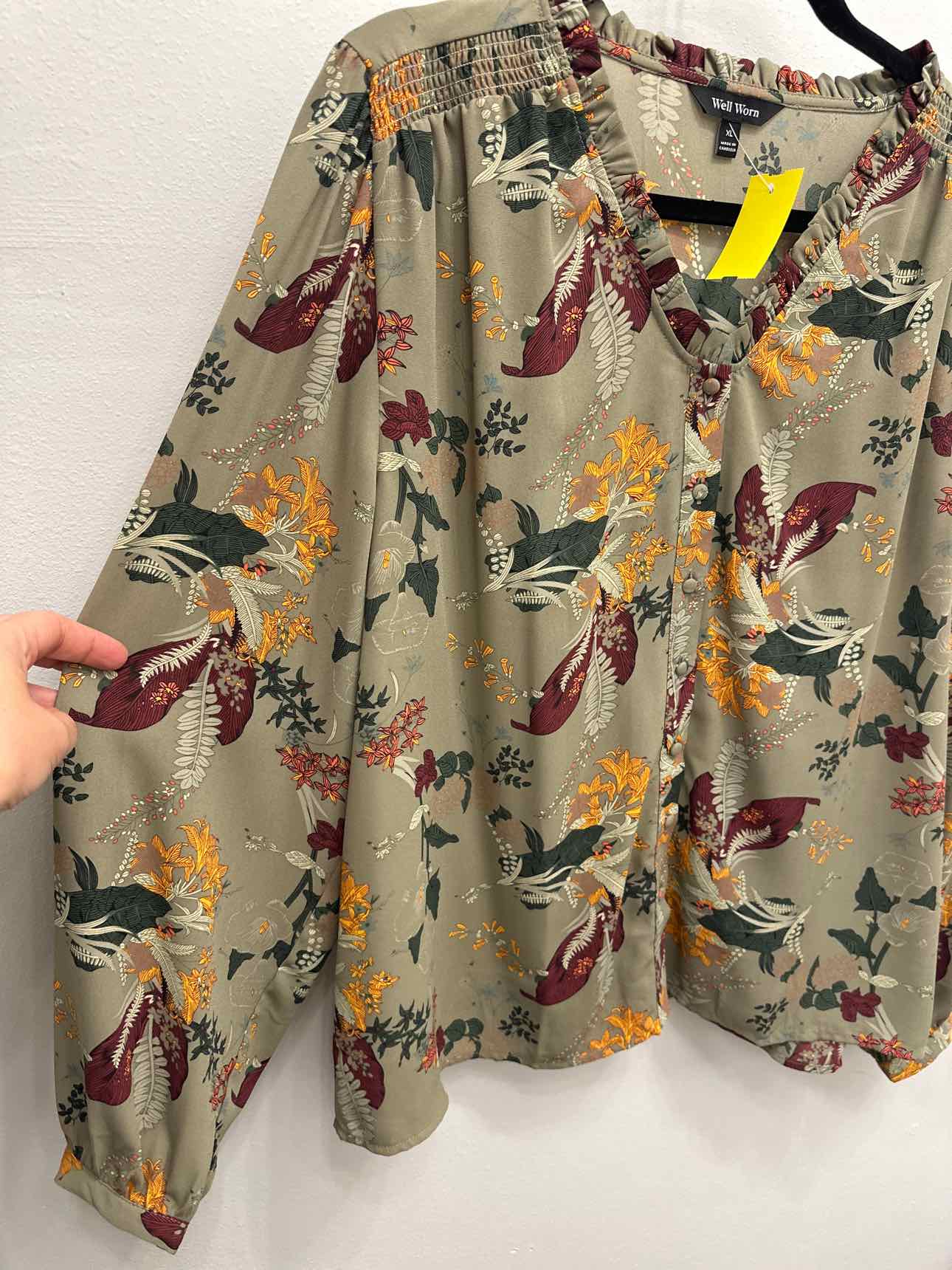 Well Worn Size XL Olive Top