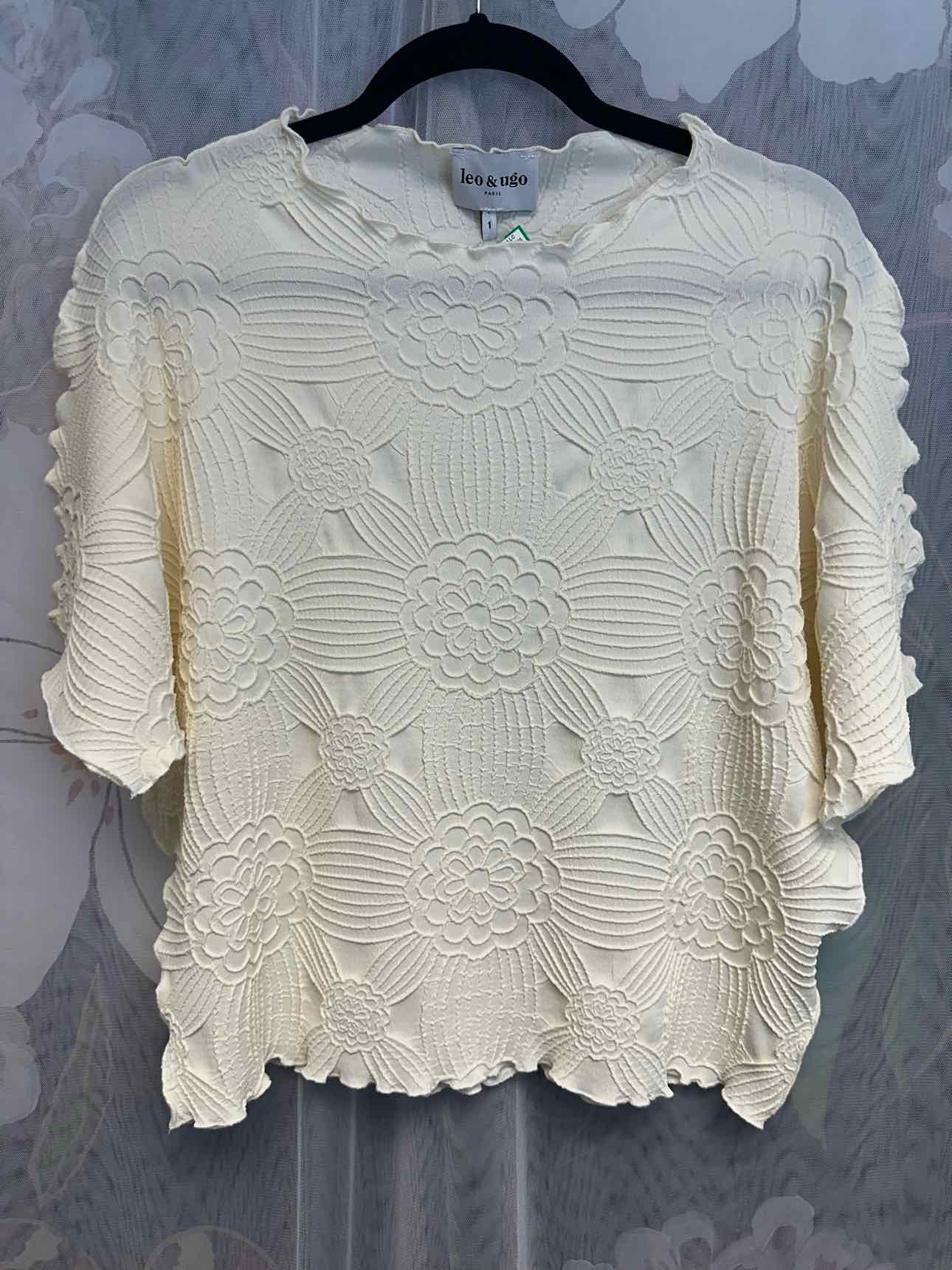Leo & Ugo Floral Textured Short Sleeve Ruffle Lined Hem Size 1 Cream Top