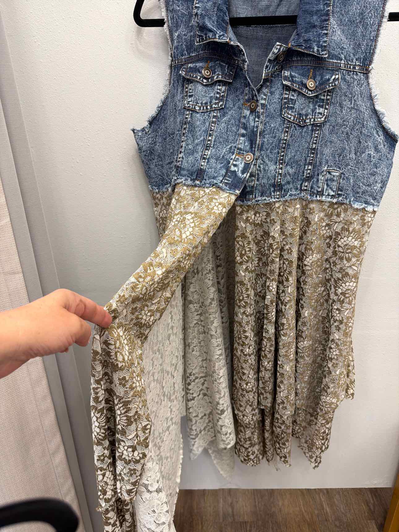 Size XL Blue Denim Sleeveless Top with Brown Lace Skirt Cardigan