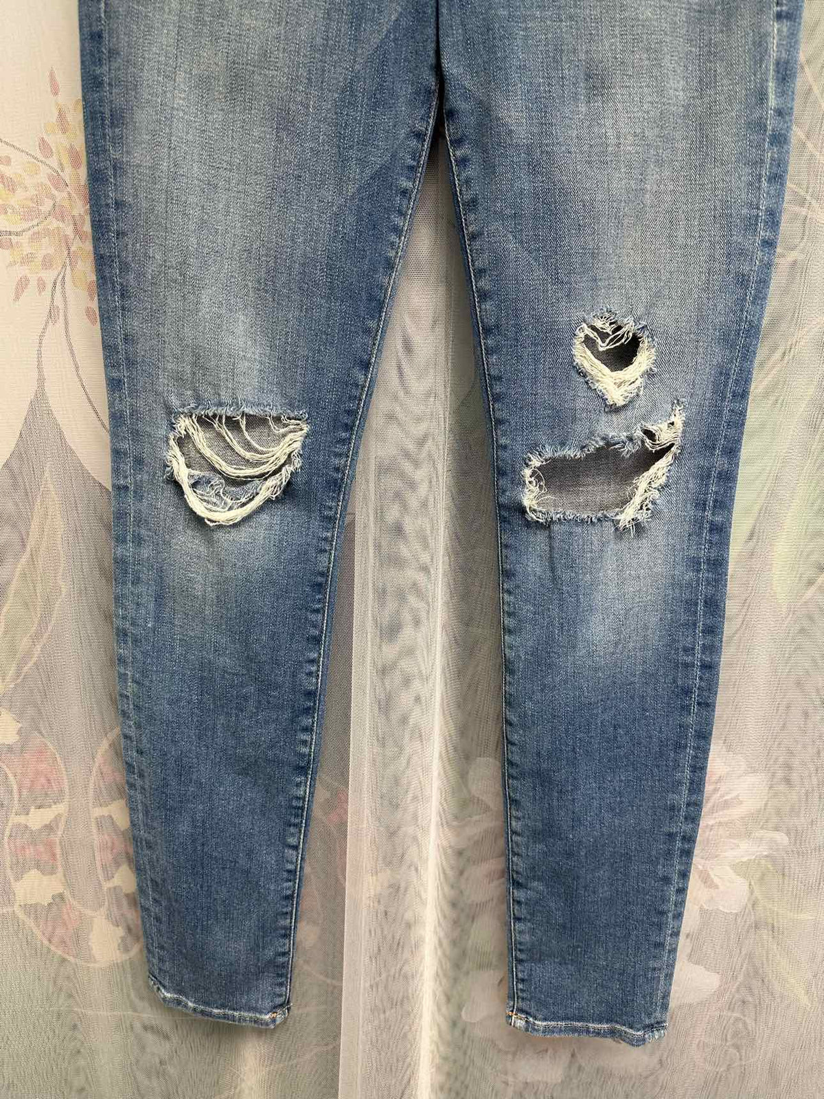 Frame Le Skinny de Jeanne Distressed Medium Wash Size 28 Denim Jeans