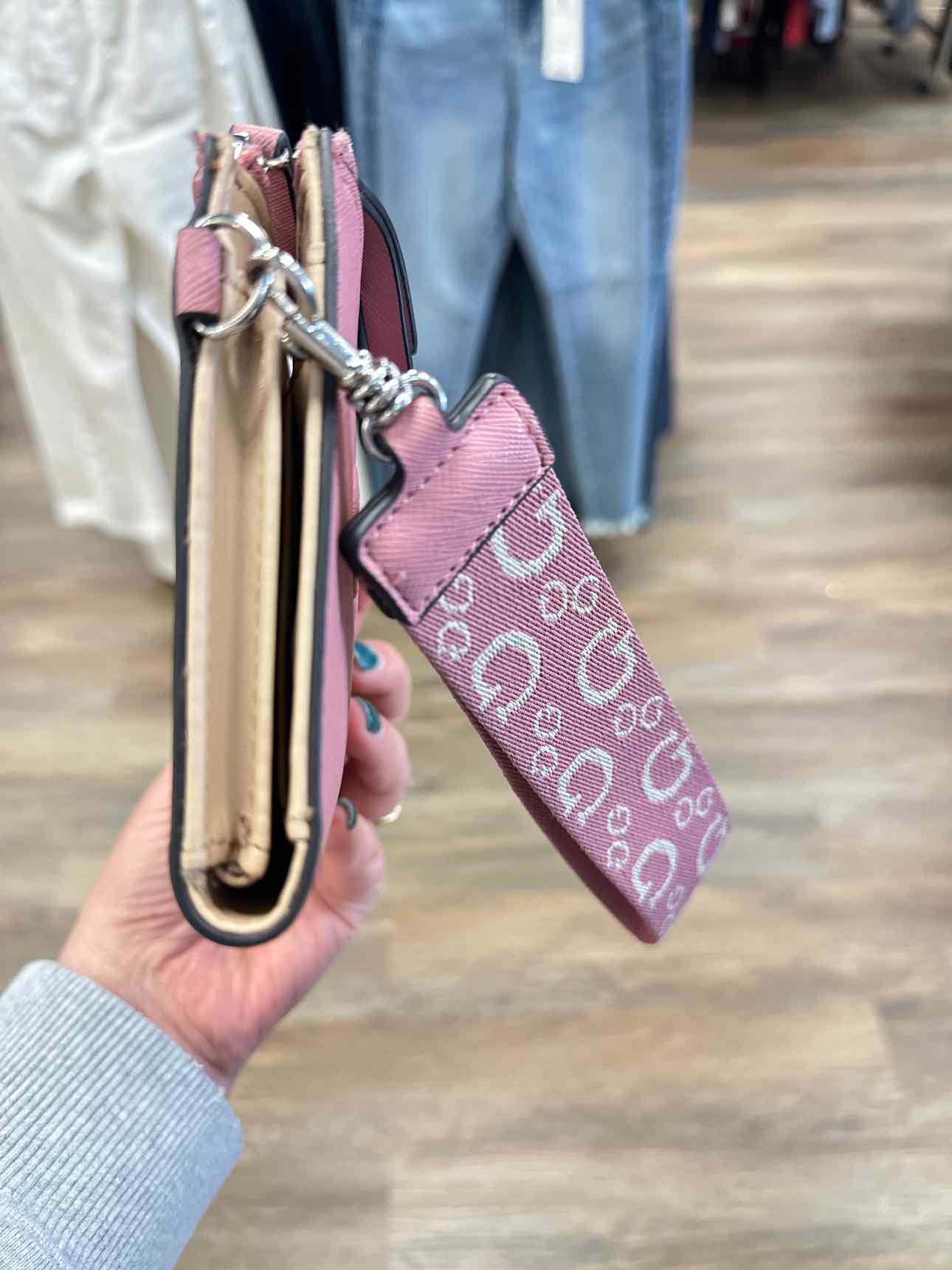 Guess Size Medium Blush Wristlet