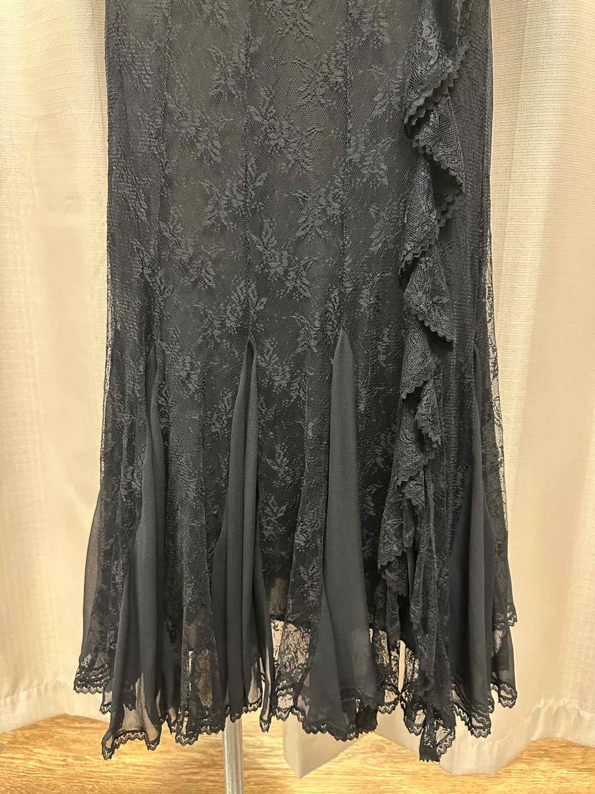 Karen Millen Silk Blend Lace Overlay Short Sleeve Surplice Size 10 Black Dress