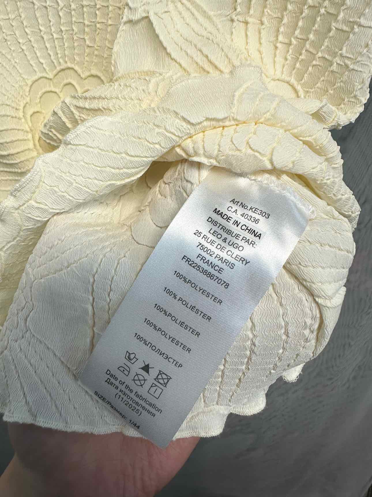 Leo & Ugo Floral Textured Short Sleeve Ruffle Lined Hem Size 1 Cream Top