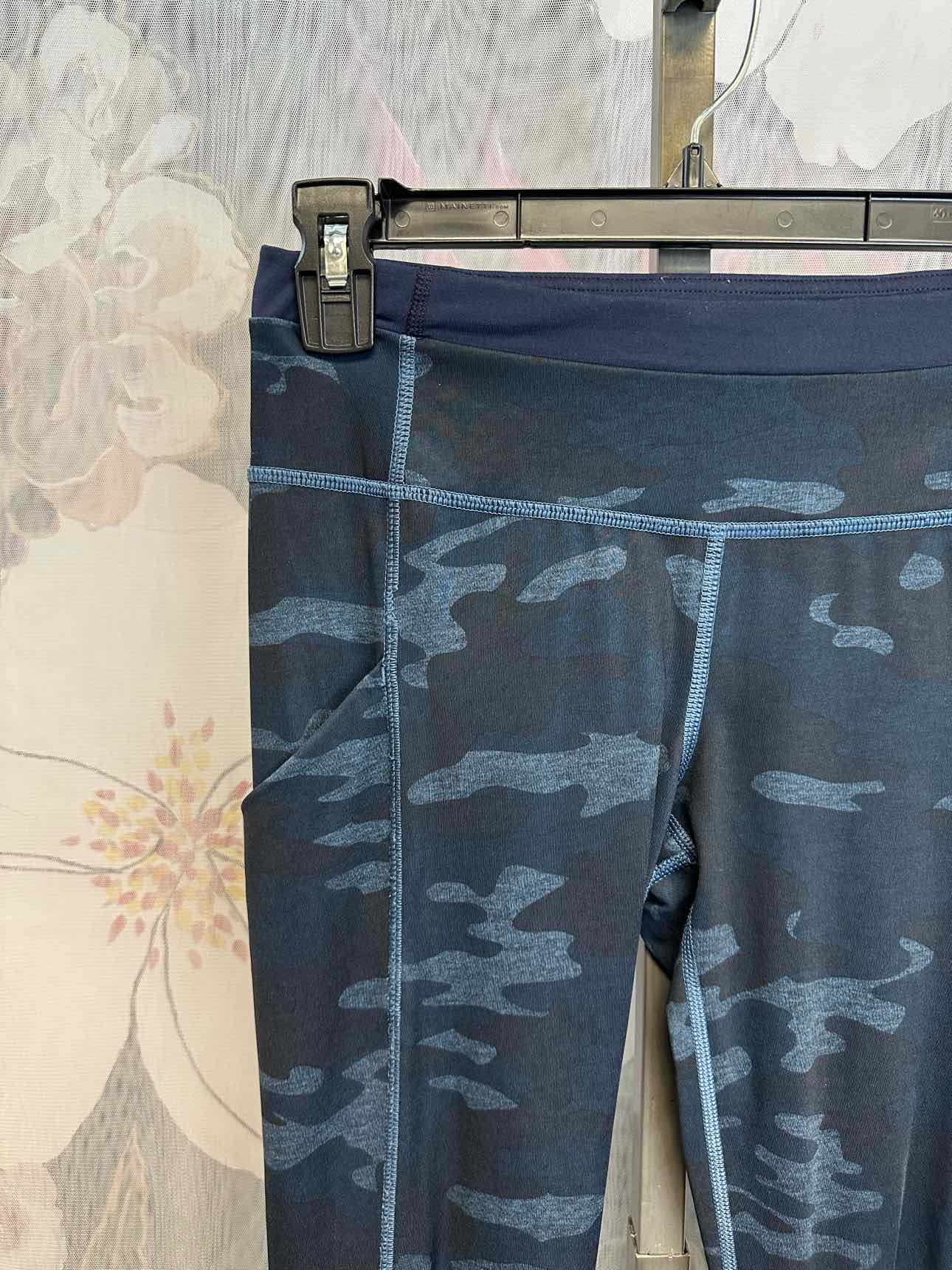 Lululemon Size 4 Navy 'Align High Rise' leggings camo print