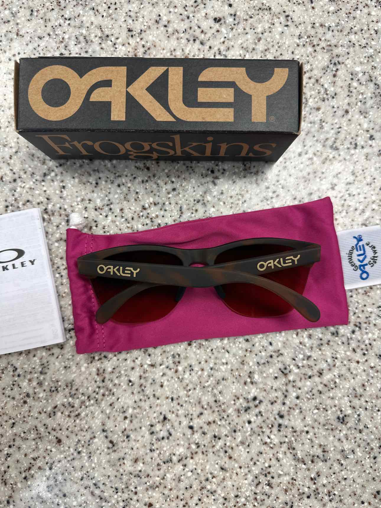 Oakley Size Brown Tortose Cat Eye Sunglasses NEW NIB