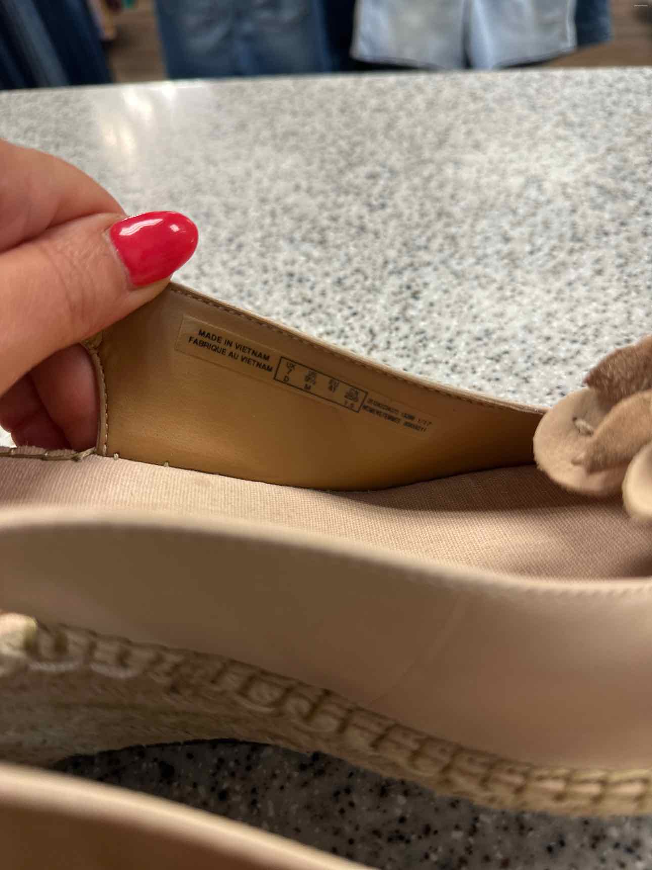 Clarks Size 9.5 floral leather peep toe wedge espadrille Tan sandal
