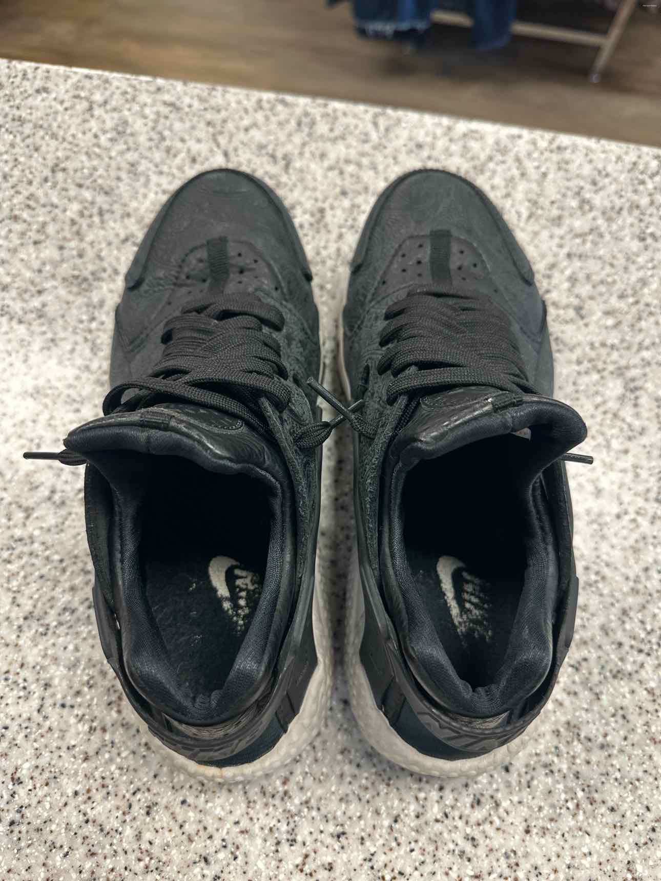 Nike Size 8 Black Shoes