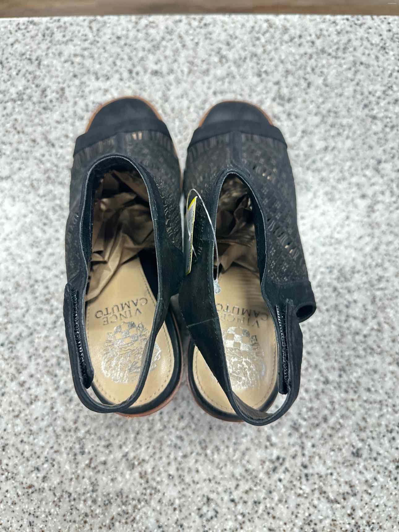 Vince Camuto Size 8 Keannie Lazercut Stacked Heel Sanda Black Shoes