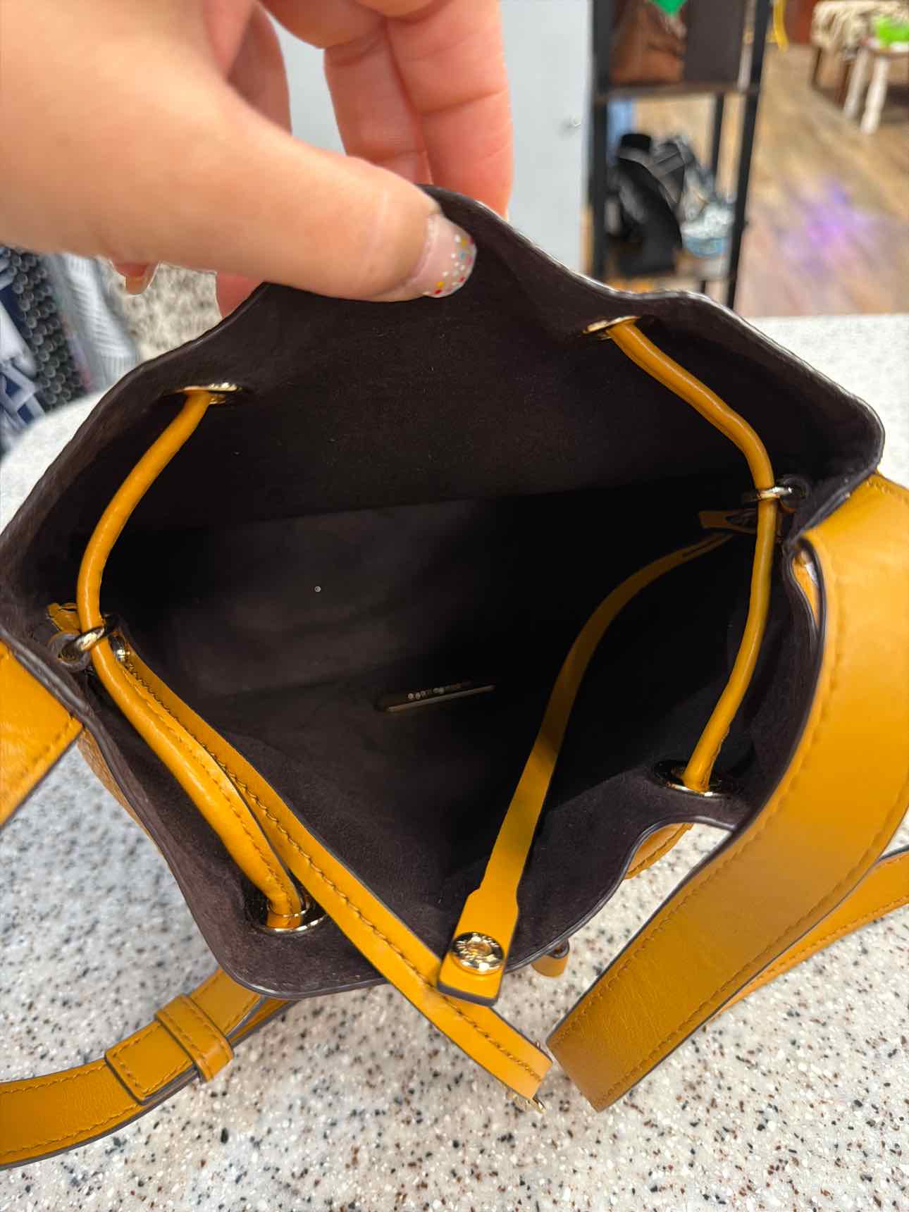MICHAEL KORS Mercer Gallery Mustard Pebbled Leather Bucket Shoulder Handbags
