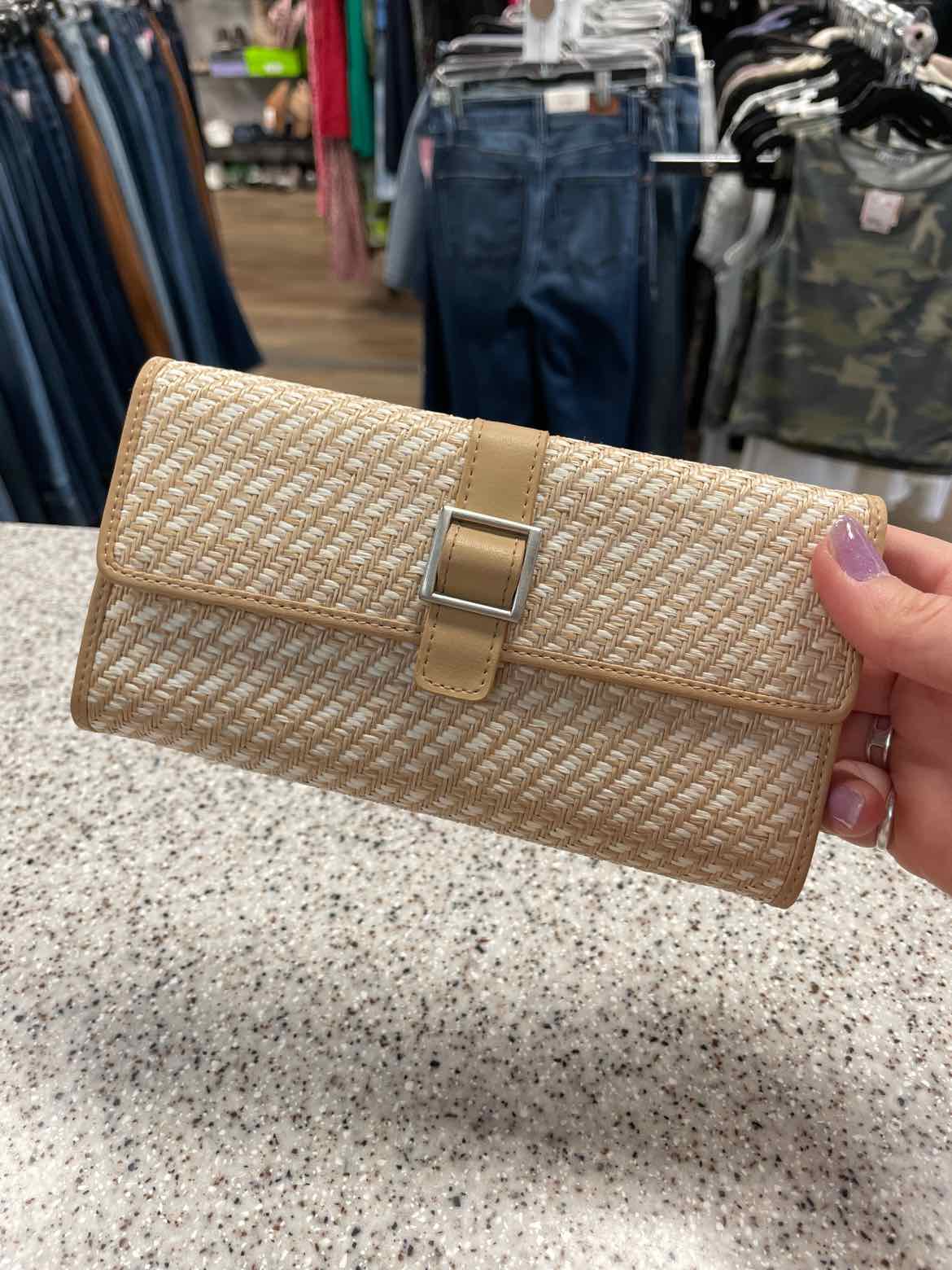 Liz Claiborne Size Large Beige Wallet